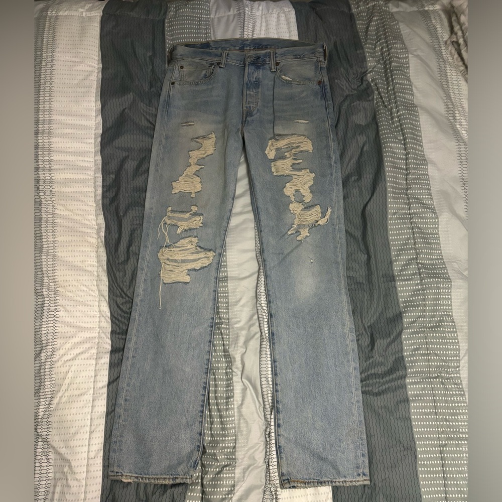 Levi’s ripped jeans